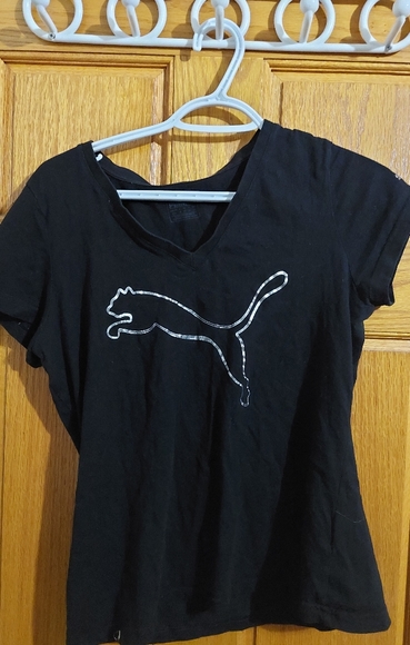 Puma black t-shirt v m-neck with whit logo size UK 12 - Picture 1 of 3